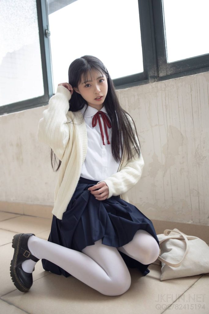 图片[1]-日系学院风穿搭少女，清冷又温柔。-美图馆