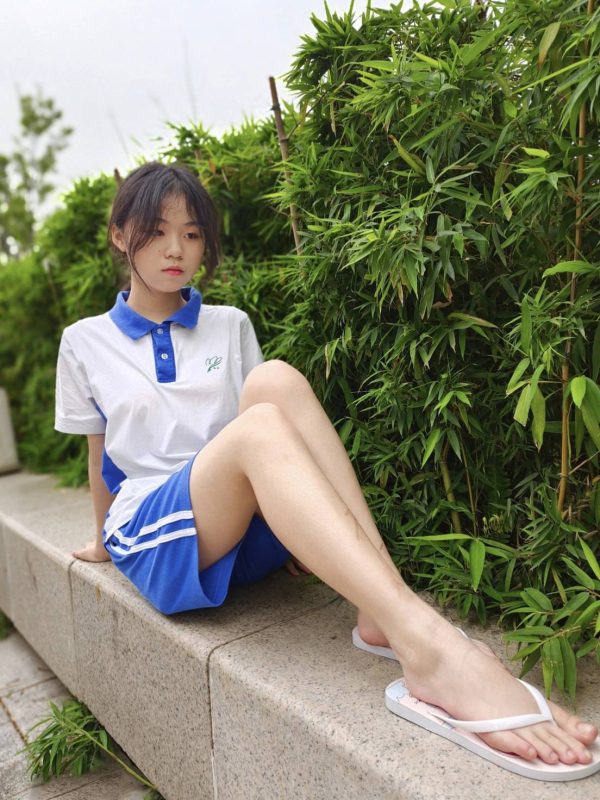 蓝白校服少女，清新又灵动-美图馆